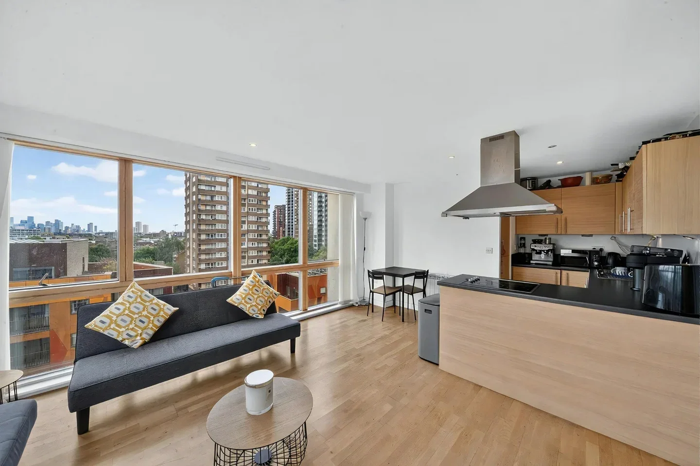 Flat Newington Causeway in Greater London