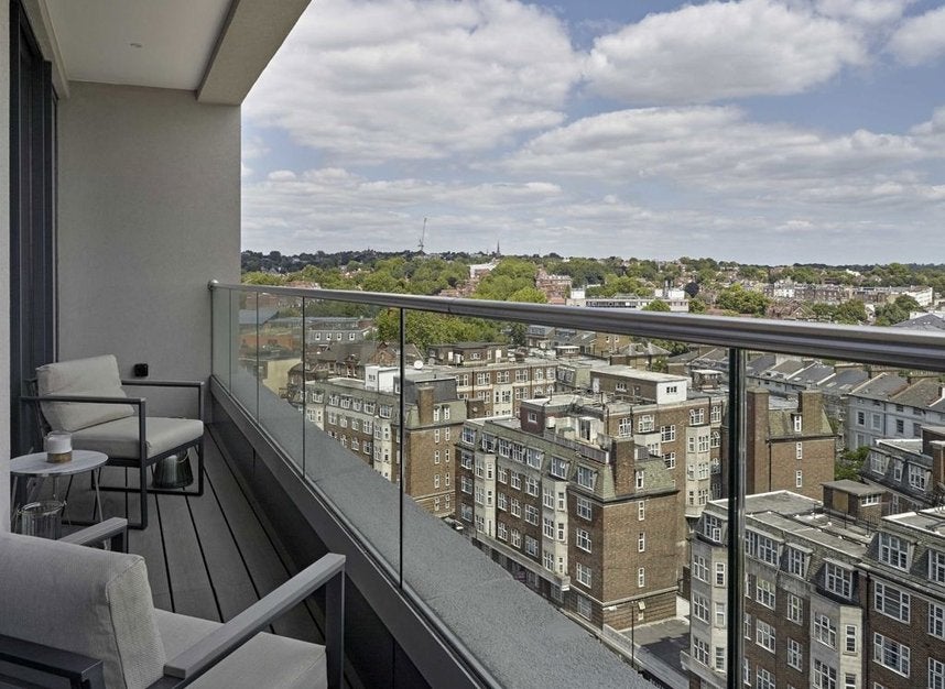 Flat Finchley Road in Greater London
