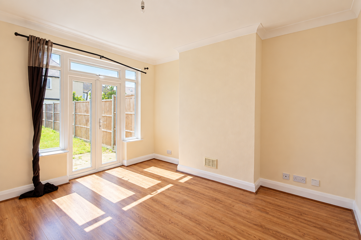 Flat Bamford Road in Greater London
