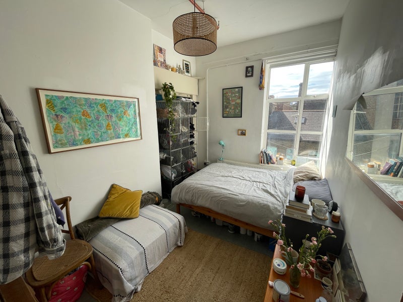 Room Tudor Grove in Greater London
