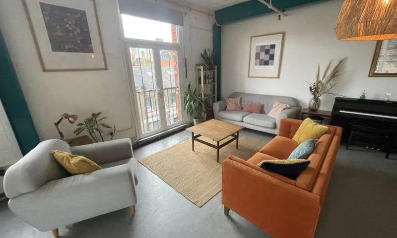Room Tudor Grove in Greater London