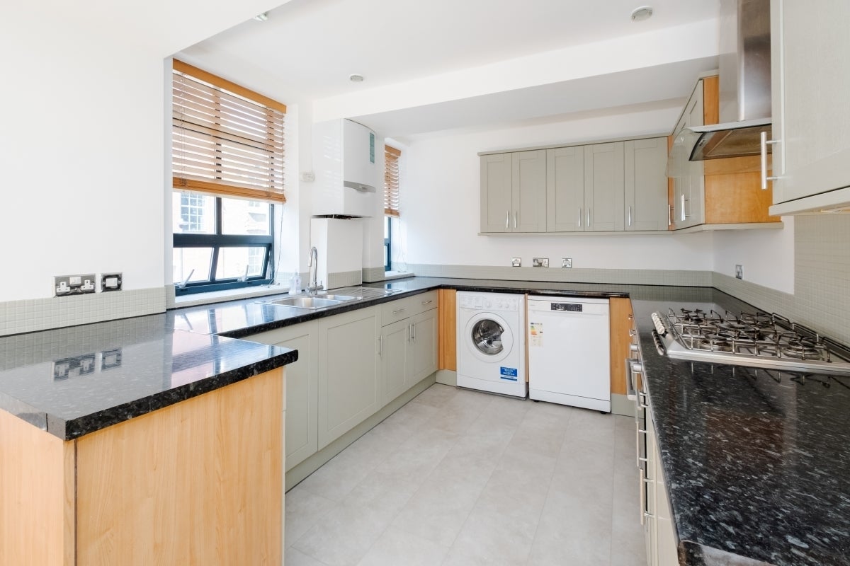 Flat New Wharf Road in Greater London