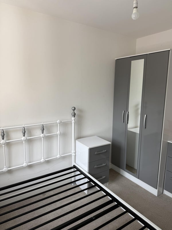 Room Carnforth Drive in St Helens