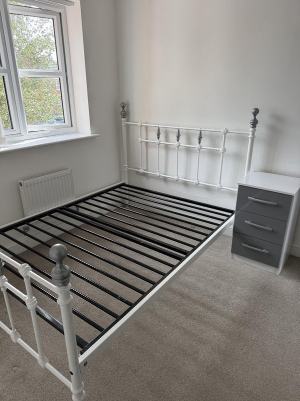 Room Carnforth Drive in St Helens