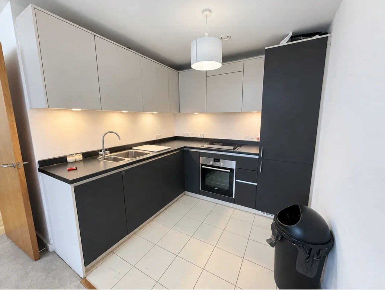 Flat Empire Way in Greater London