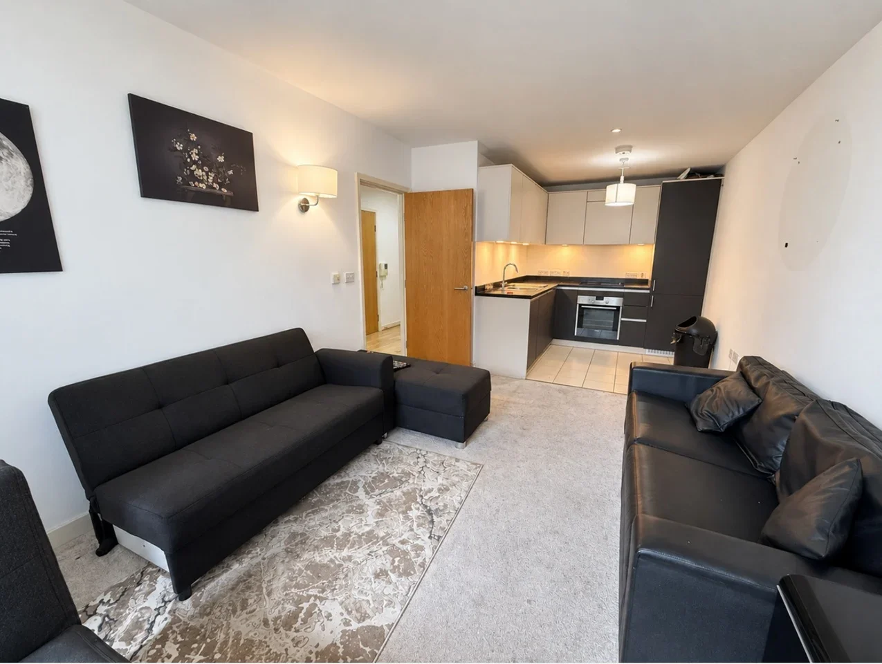 Flat Empire Way in Greater London