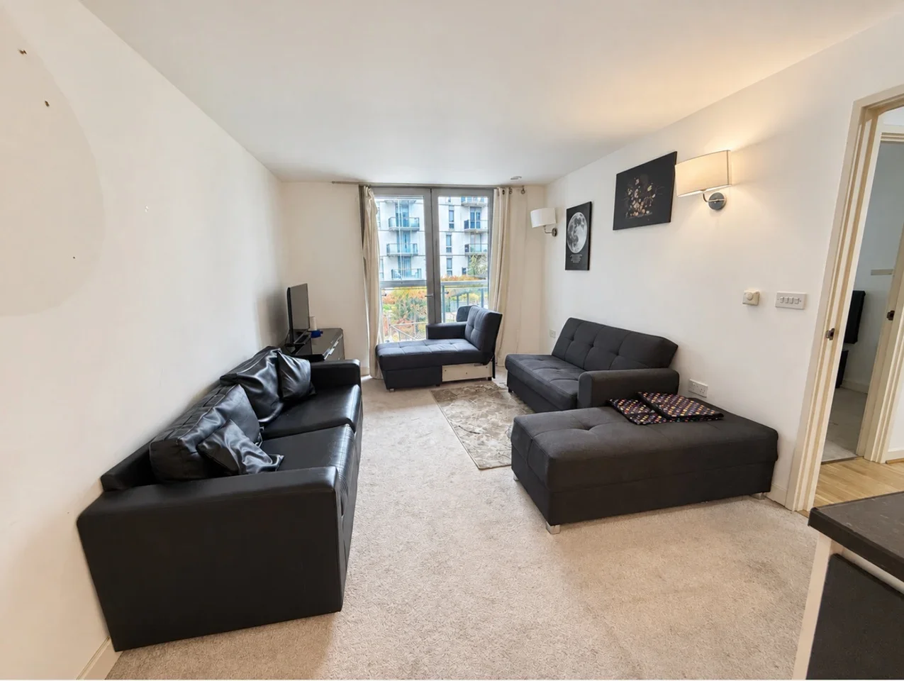 Flat Empire Way in Greater London