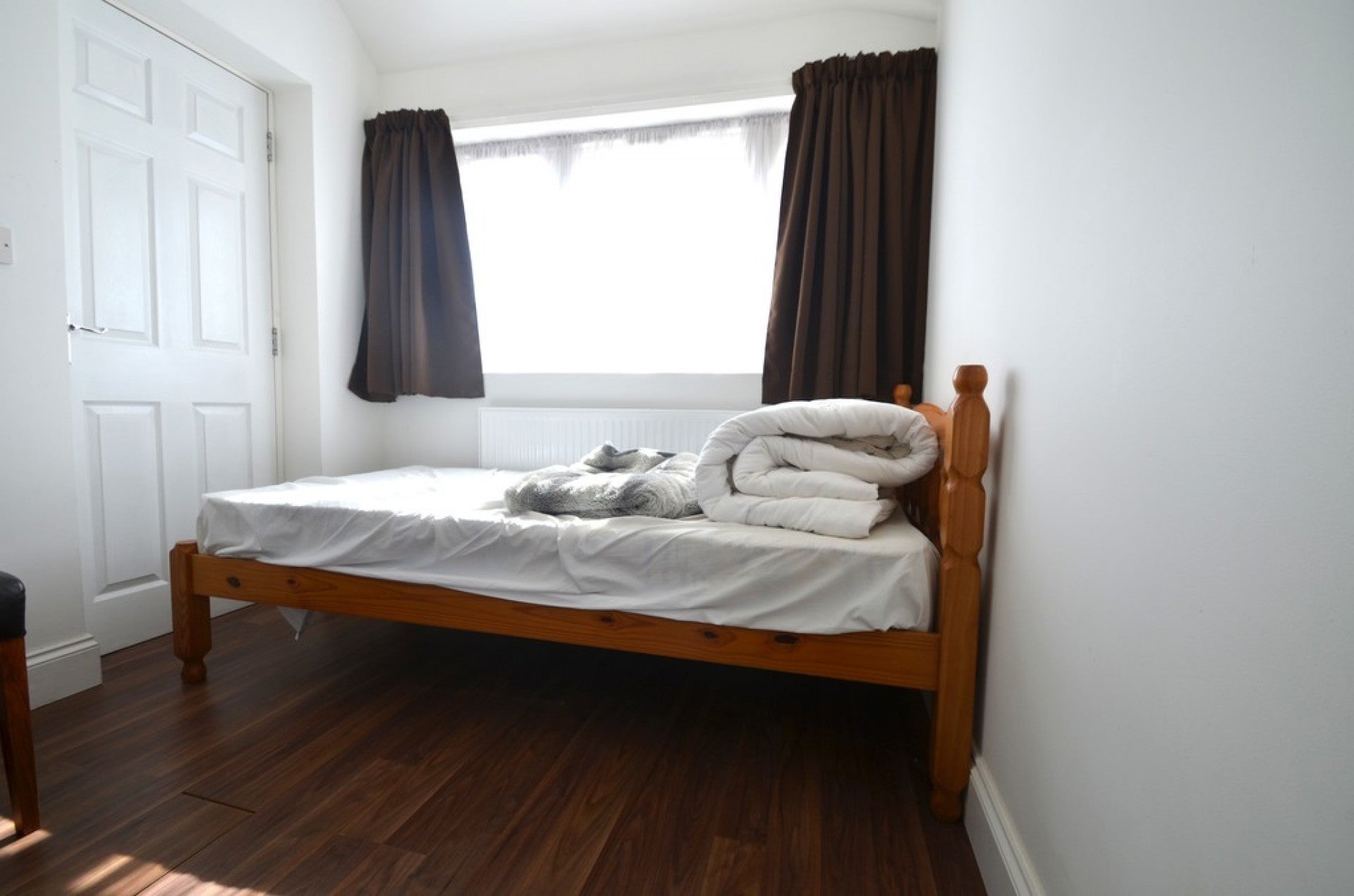 Flat Orchard Avenue in Greater London