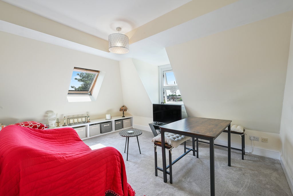 Flat Merton Road in Greater London