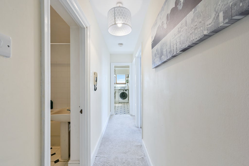Flat Merton Road in Greater London