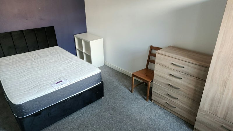 Room Mersey Road in Widnes