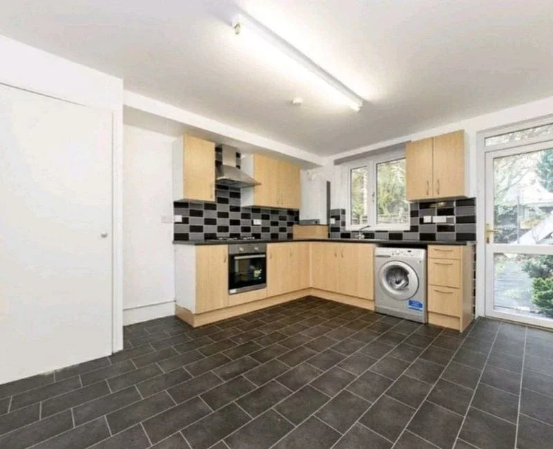 Room Monthope Road in Greater London