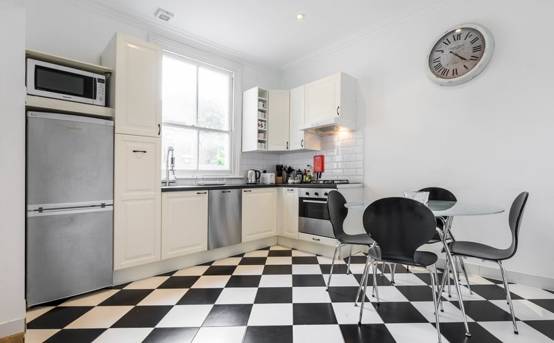 Room Halford Road in Greater London