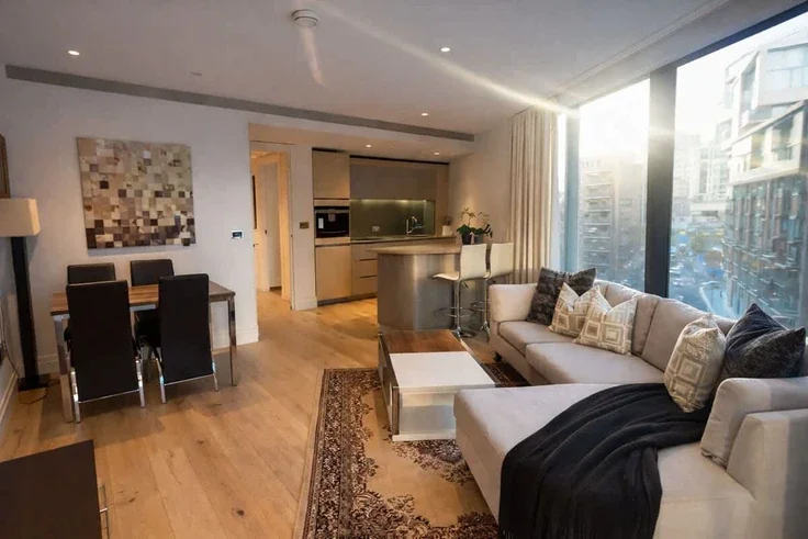 Flat Nine Elms Lane in Greater London