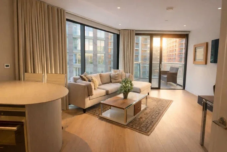 Flat Nine Elms Lane in Greater London