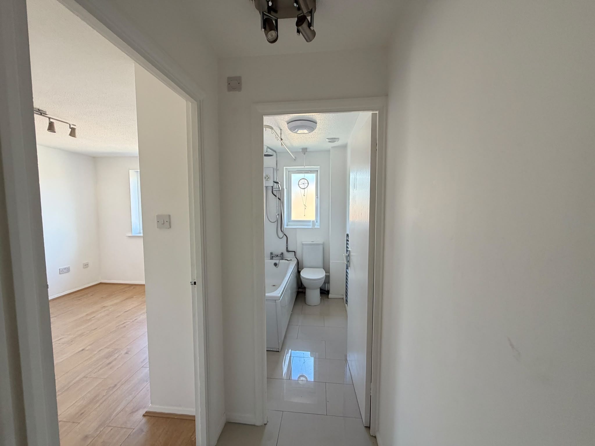 Flat Streamside Close in Greater London