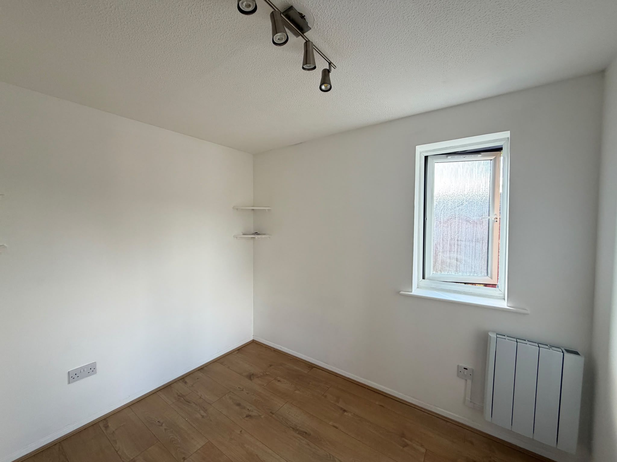 Flat Streamside Close in Greater London