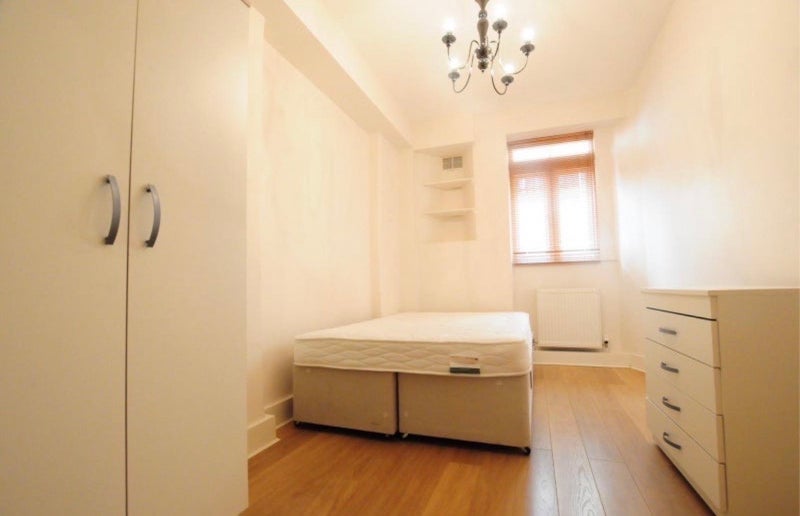 Room Cornwall Gardens in Greater London