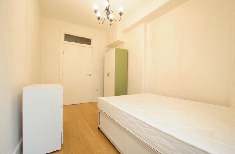 Room Cornwall Gardens in Greater London