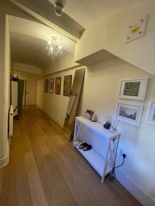 Room Cornwall Gardens in Greater London