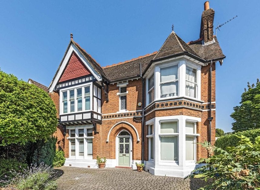 House Longfield Road in Greater London
