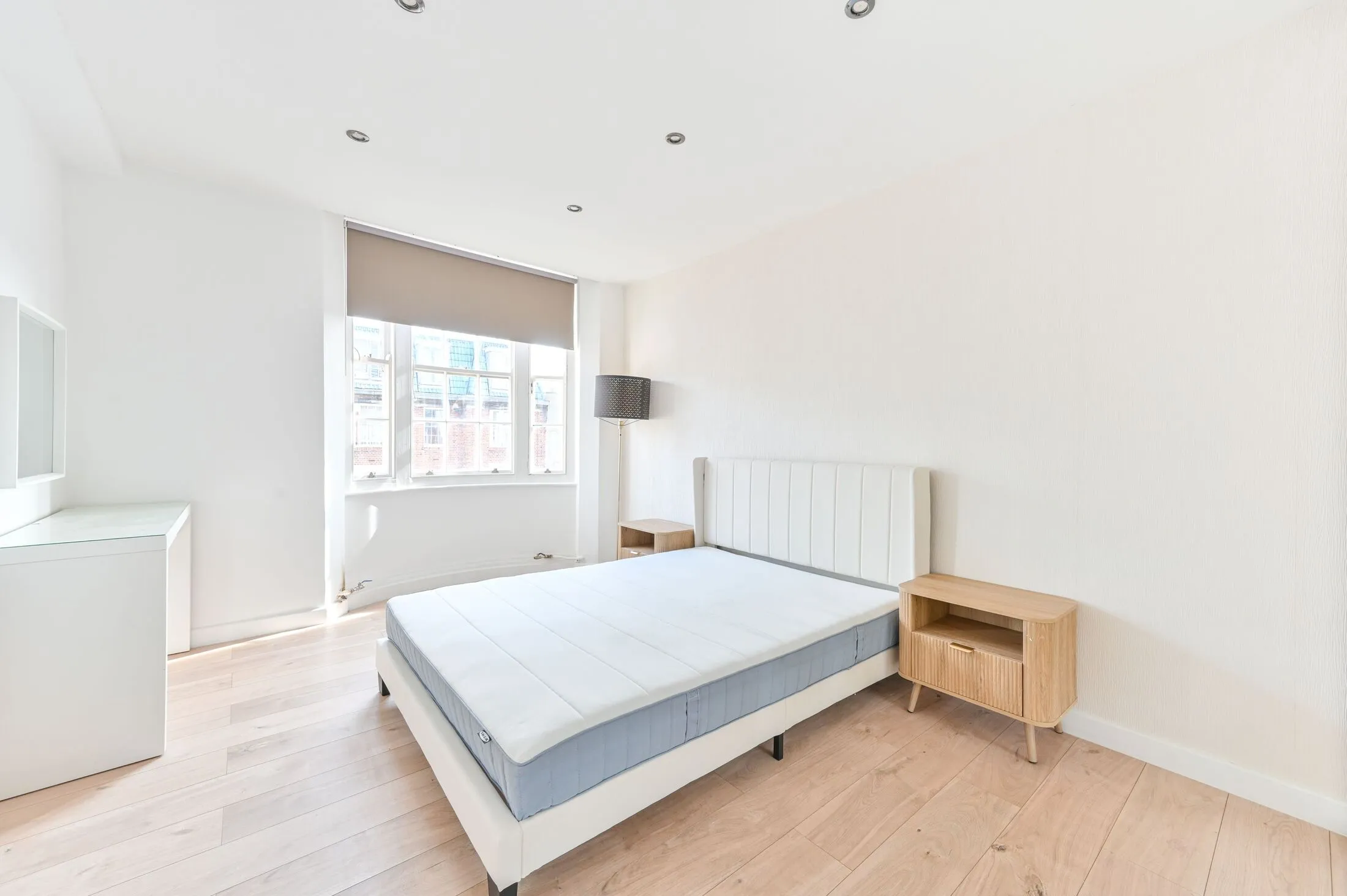 Flat Queensway in City of Westminster