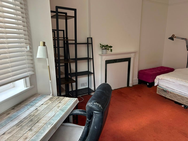 Room Lauderdale Road in City of Westminster