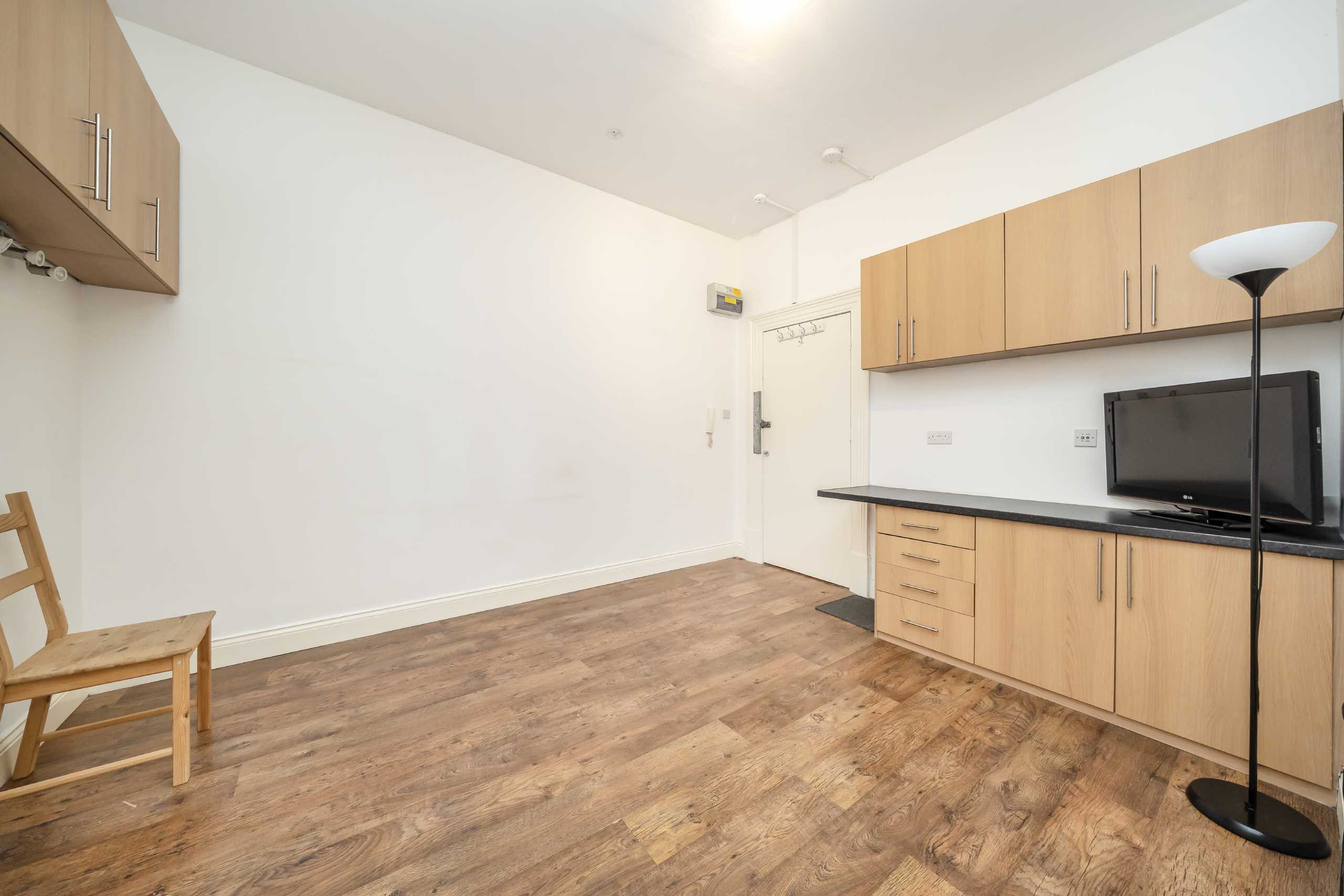 Flat Quex Road in Greater London