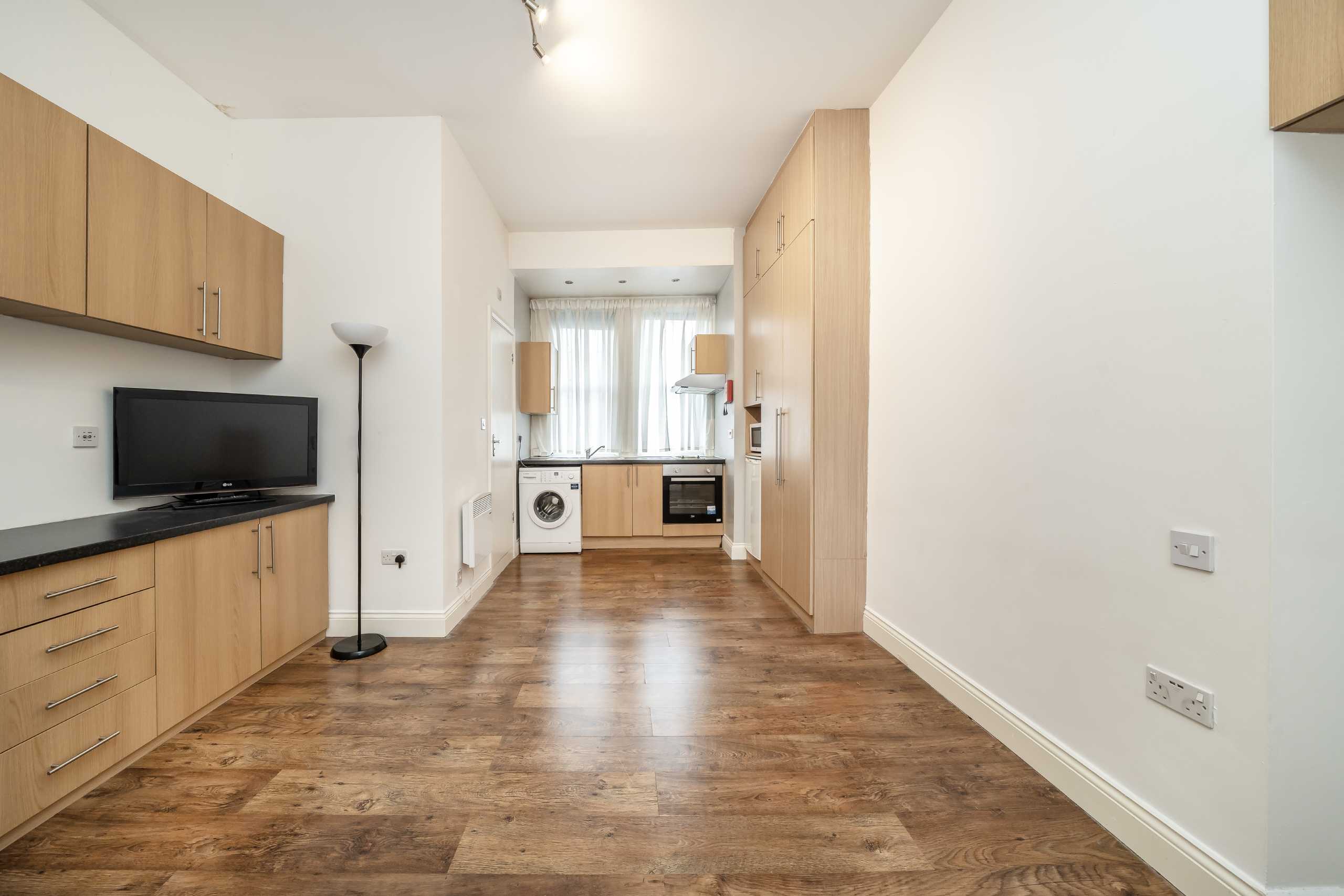 Flat Quex Road in Greater London