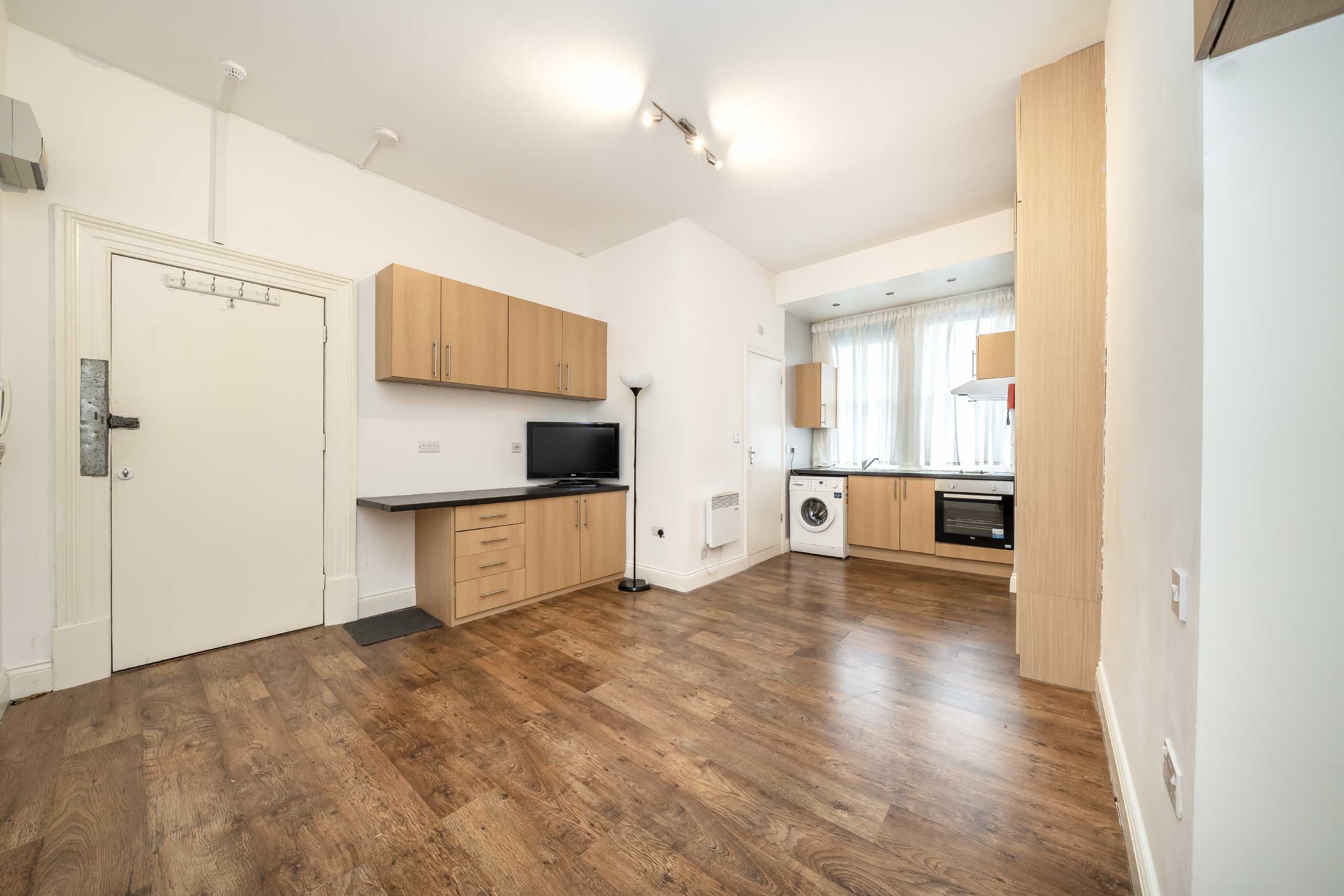 Flat Quex Road in Greater London