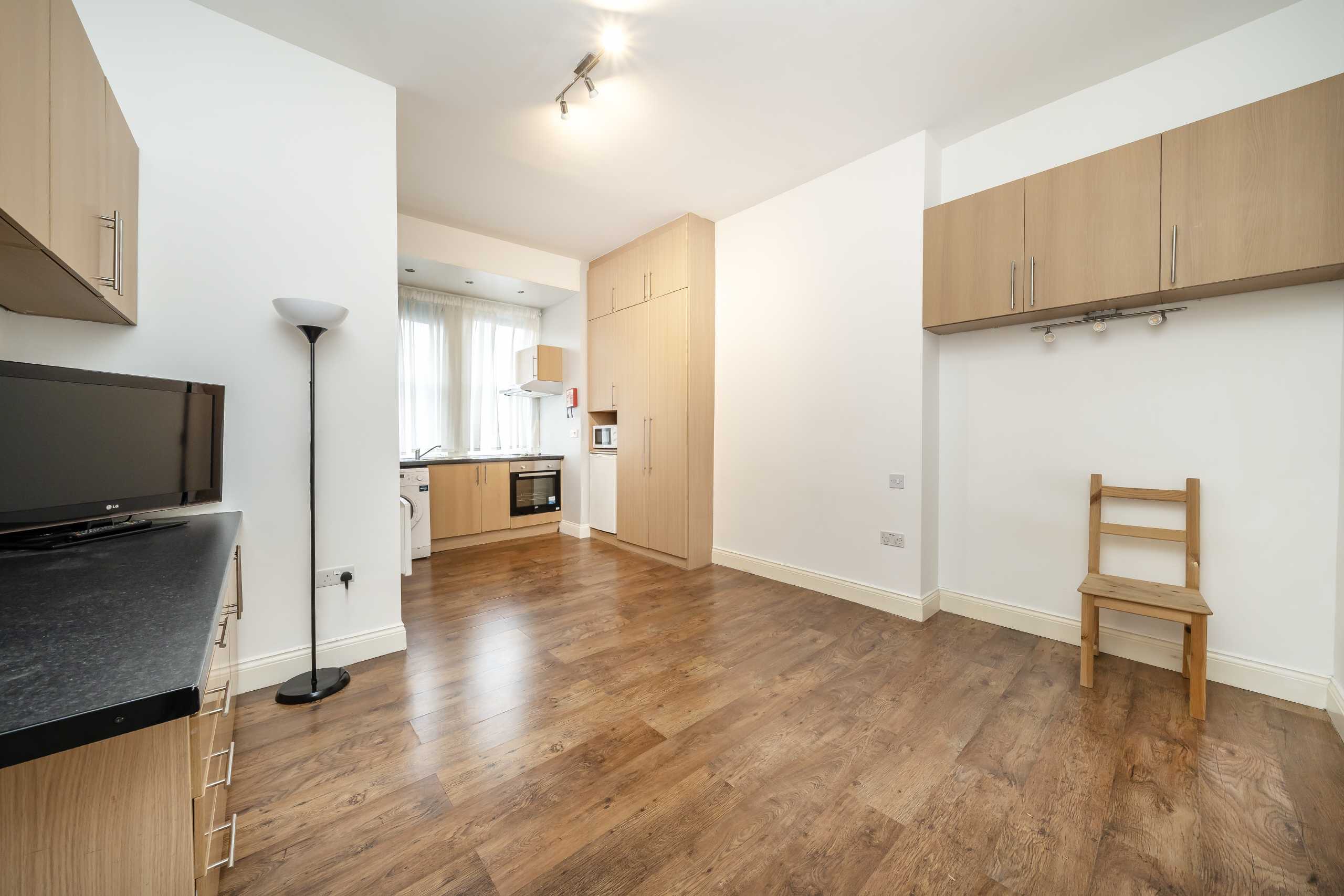 Flat Quex Road in Greater London