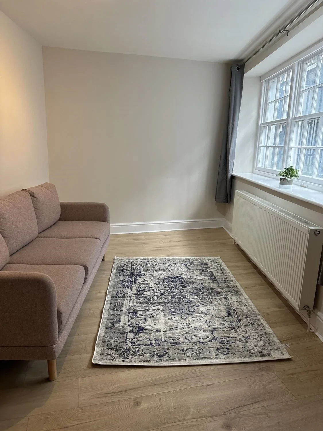 Flat Caledonian Road in Greater London