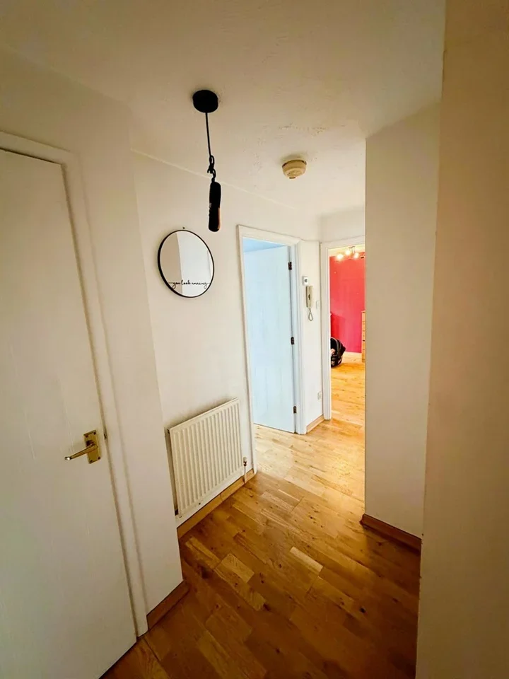 Flat Montana Gardens in Greater London