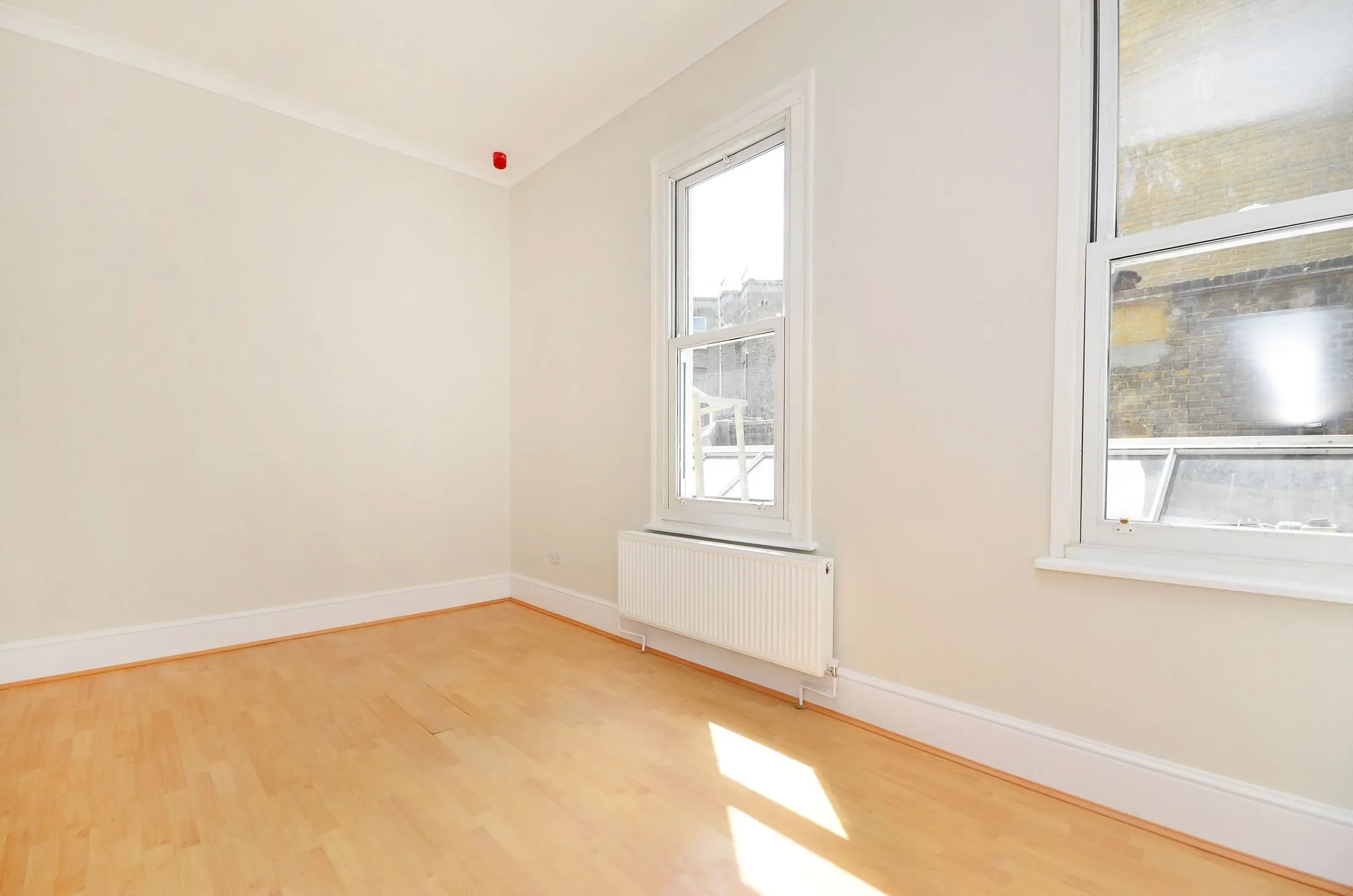 Flat 1st Avenue in Greater London