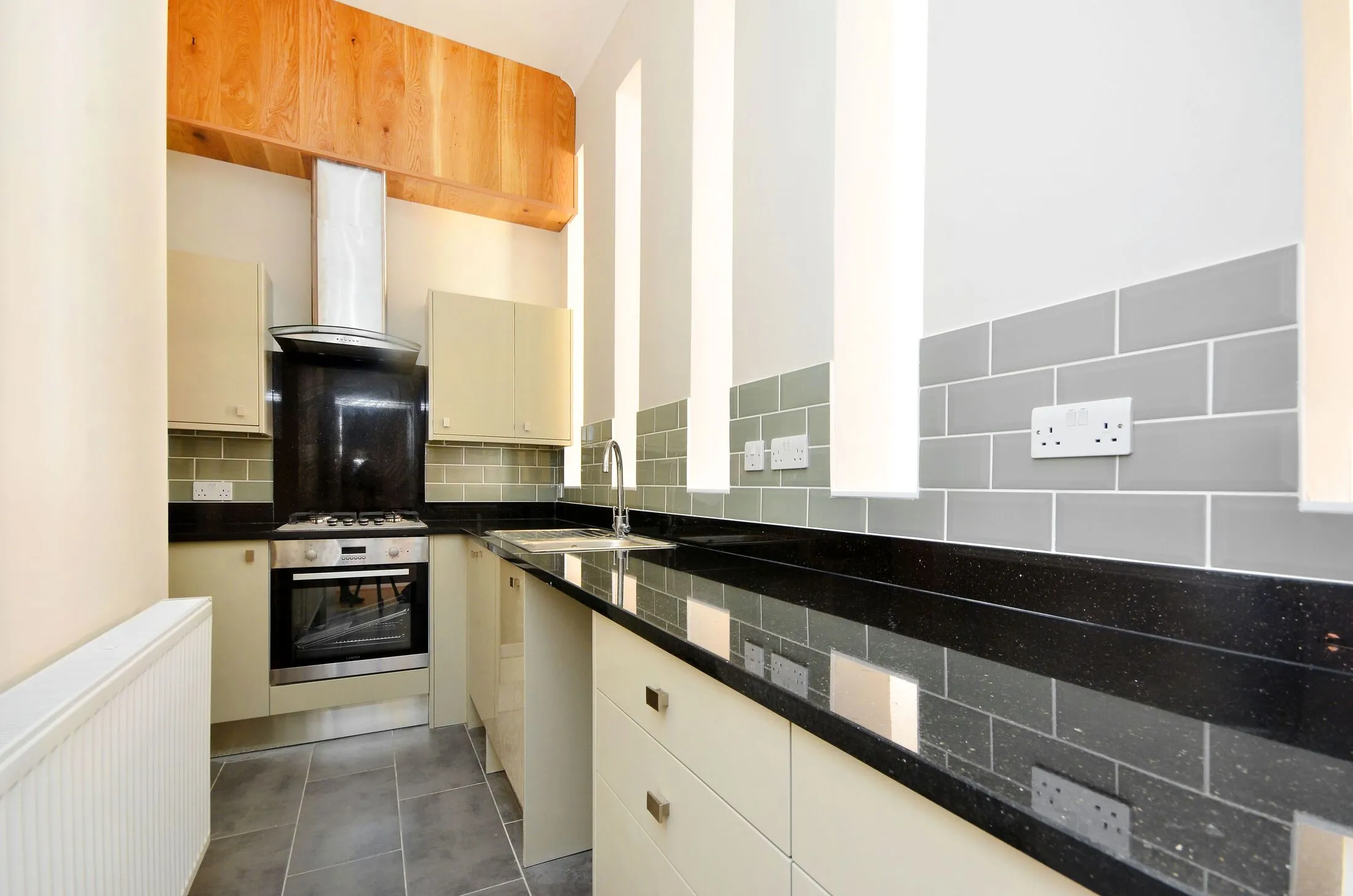 Flat 1st Avenue in Greater London