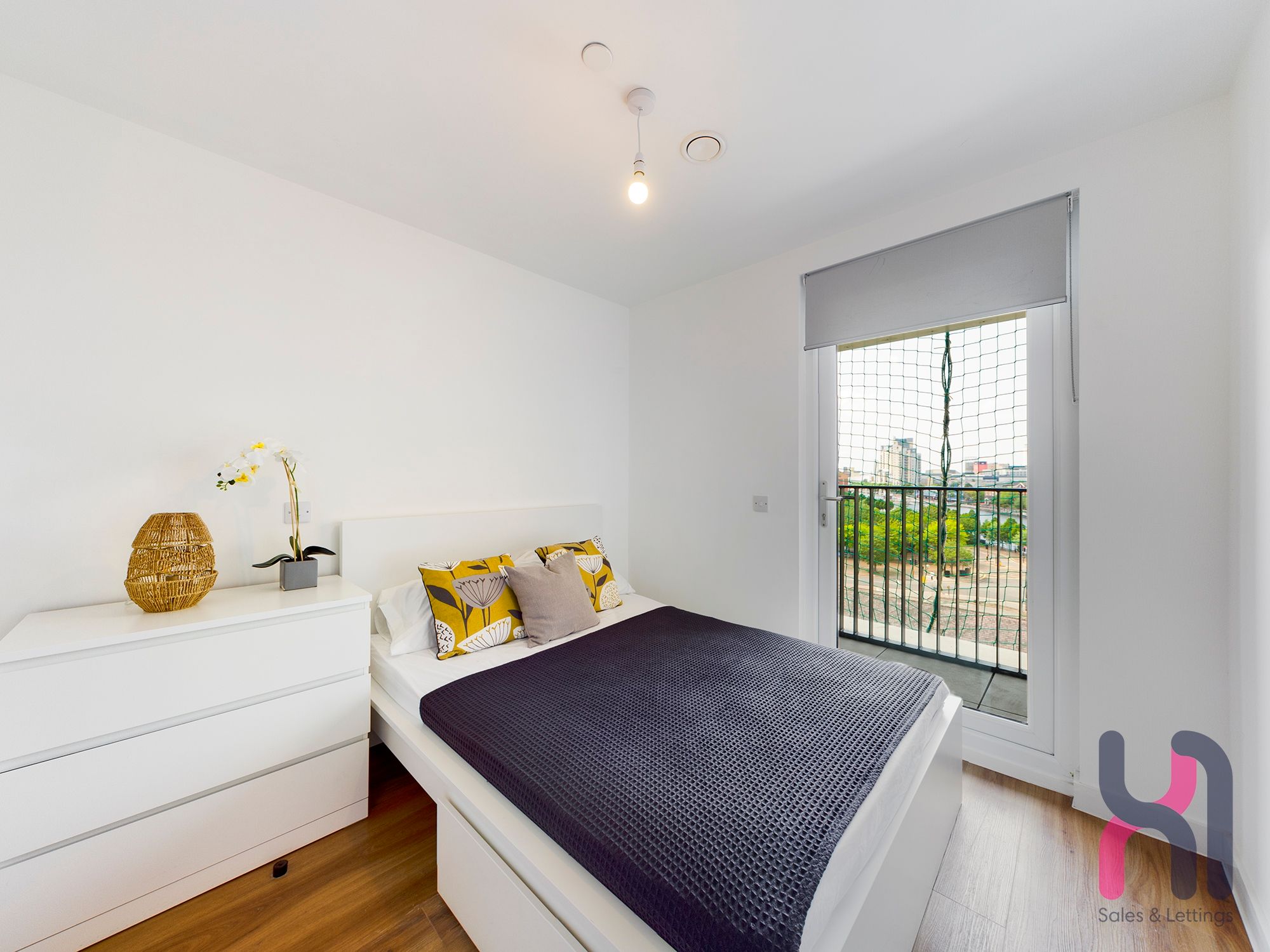 Flat Elmira Way in Salford