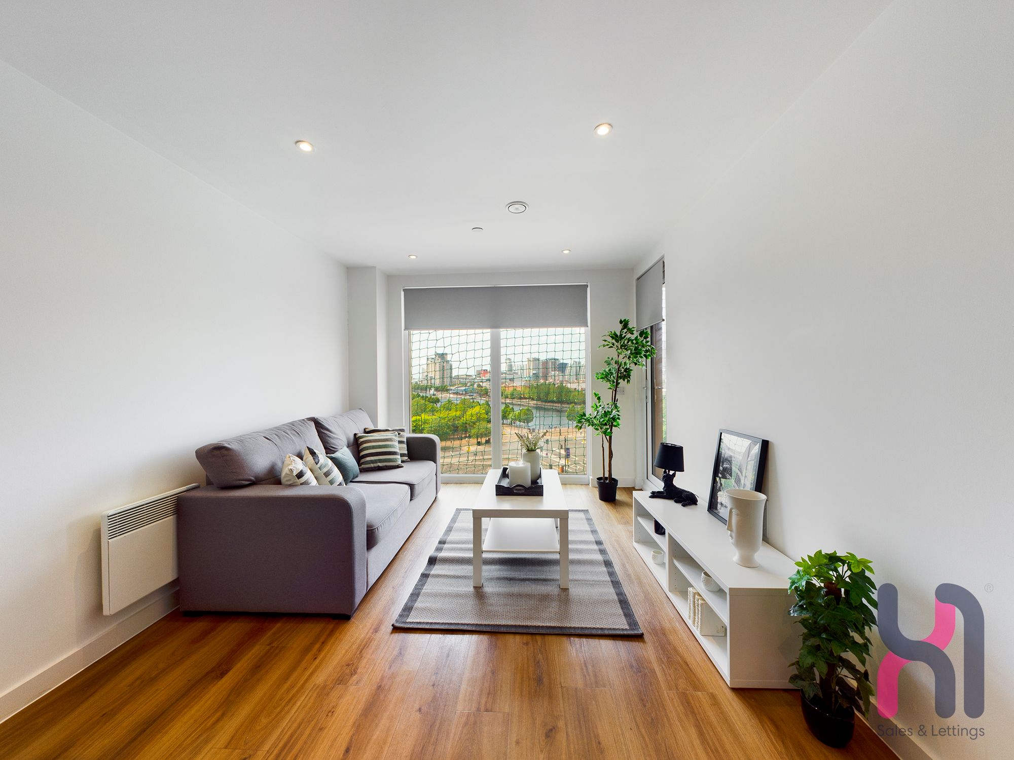 Flat Elmira Way in Salford