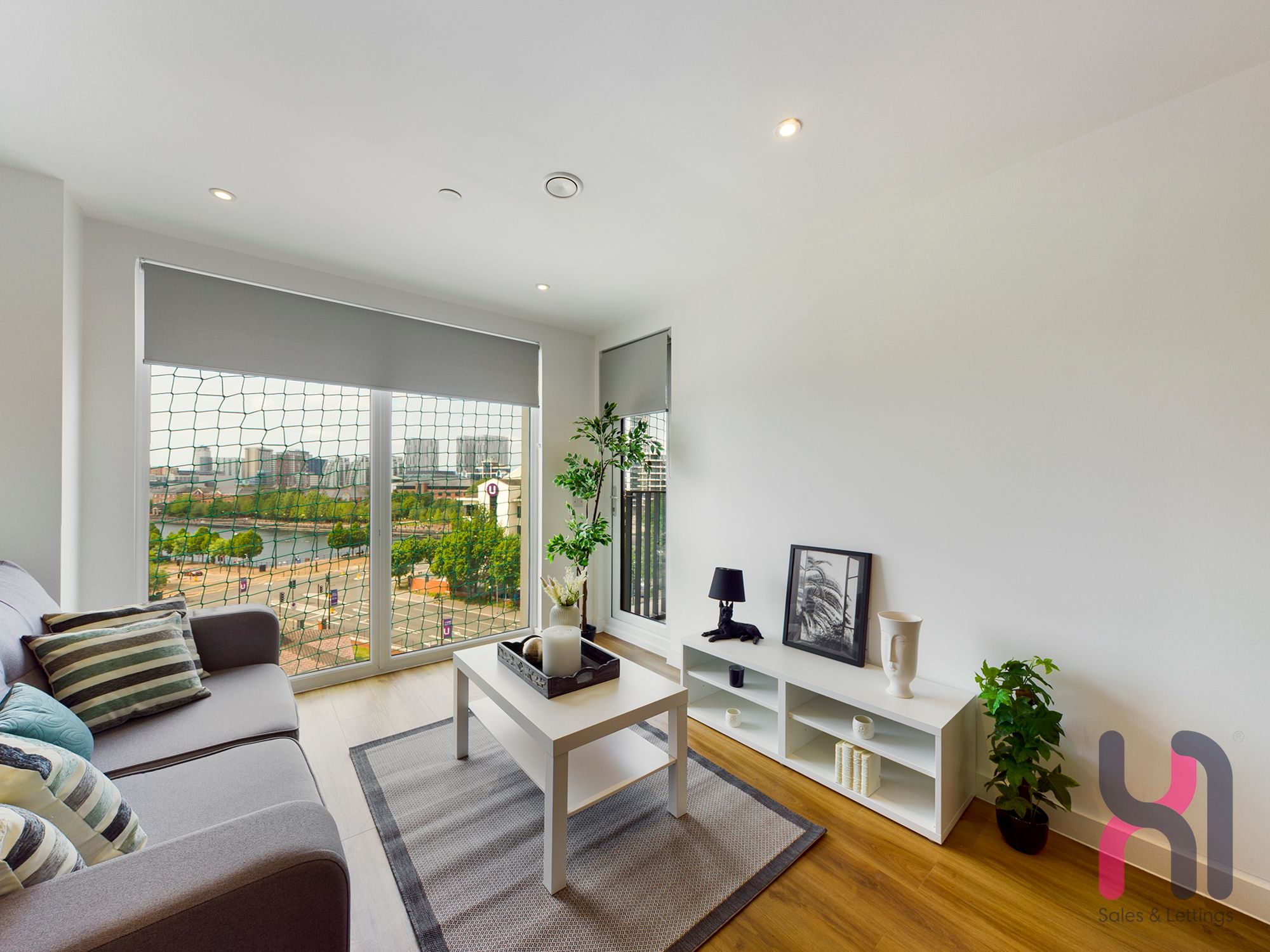 Flat Elmira Way in Salford