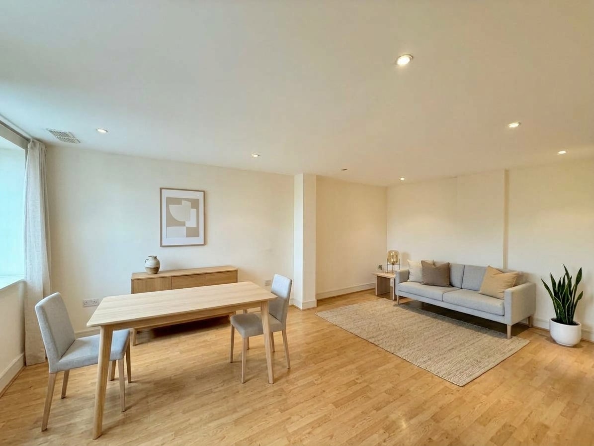 Flat Albemarle Road in Greater London