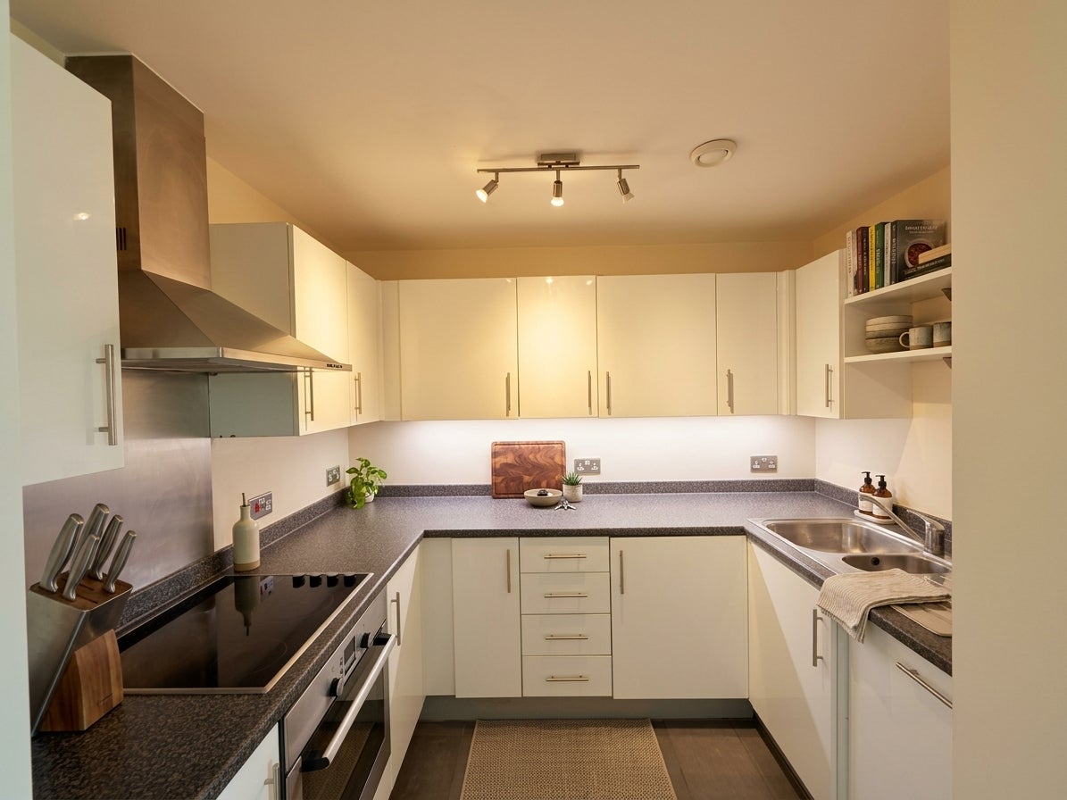 Flat Albemarle Road in Greater London