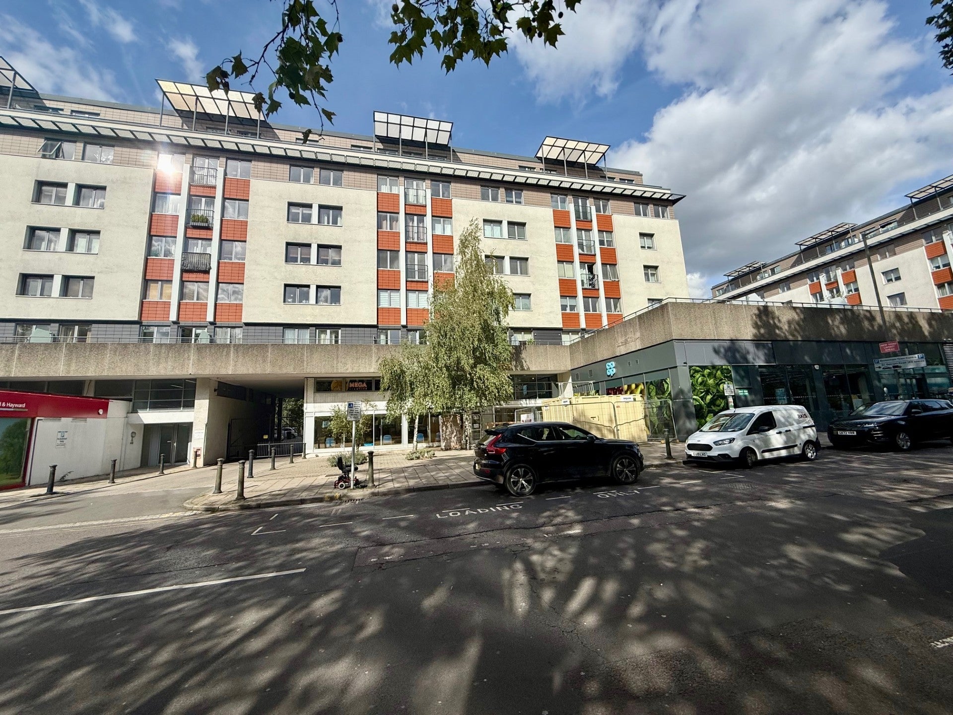 Flat Albemarle Road in Greater London