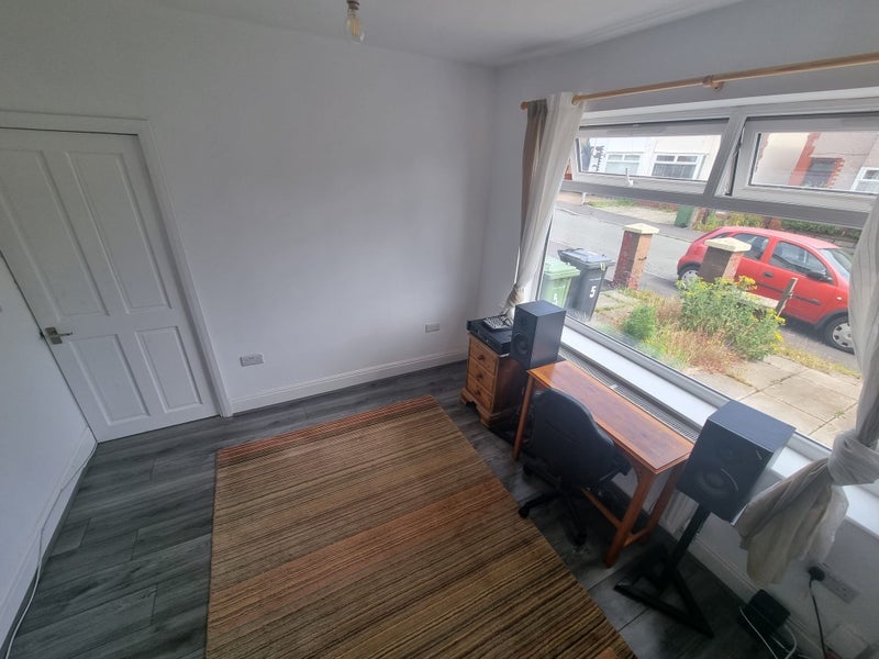 Room Ascot Avenue in Litherland