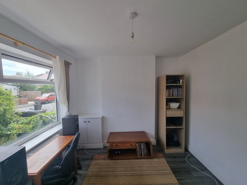 Room Ascot Avenue in Litherland