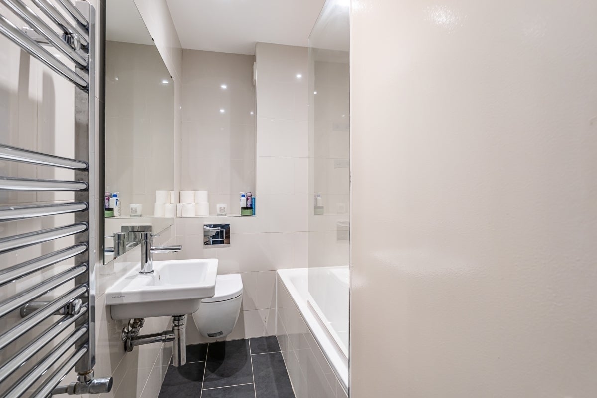 Flat Battersea Rise in Greater London