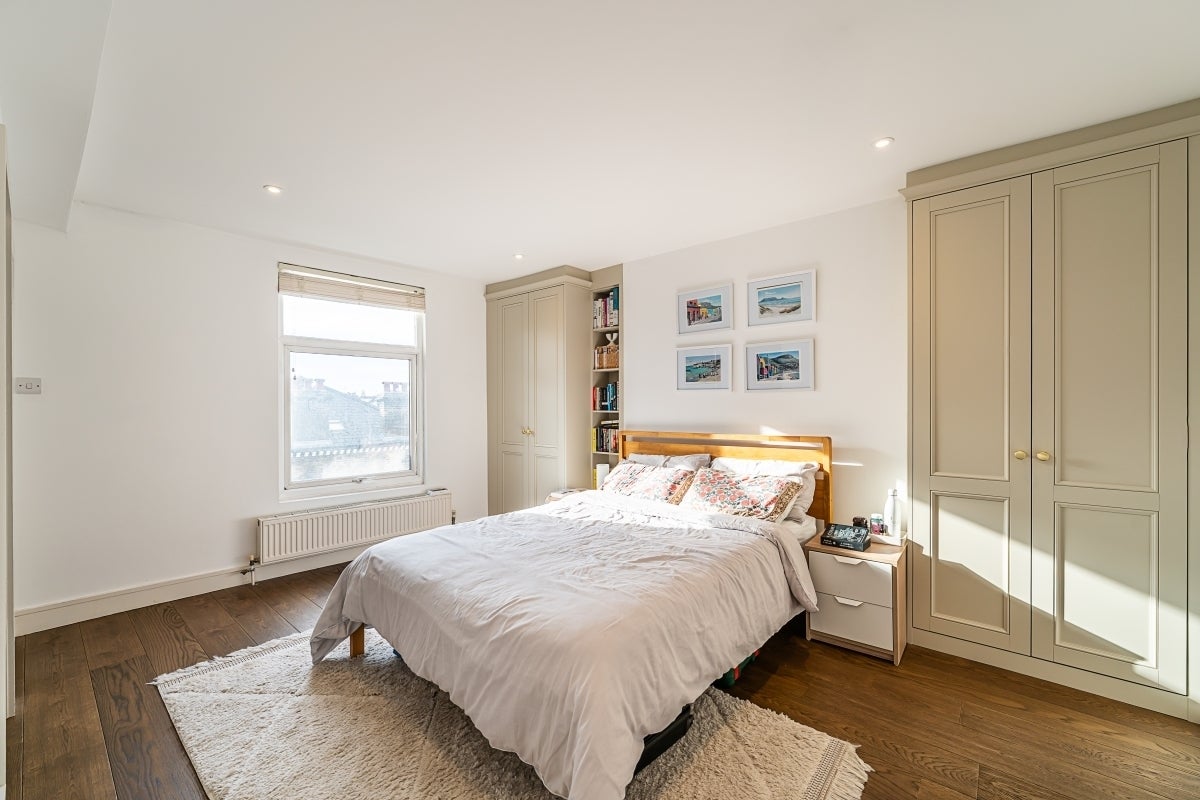 Flat Battersea Rise in Greater London