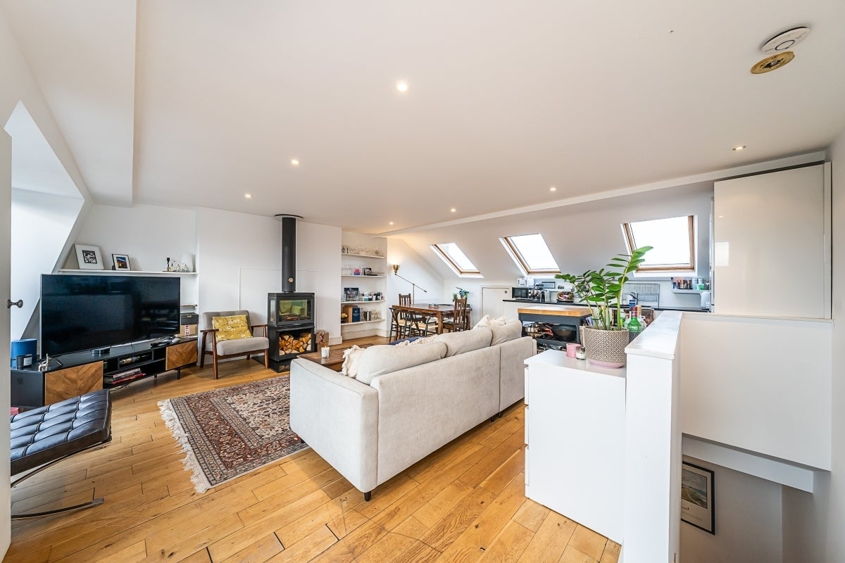 Flat Battersea Rise in Greater London
