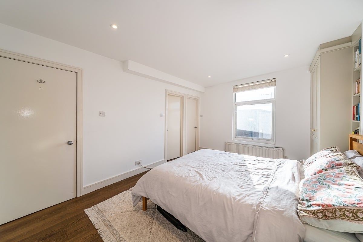 Flat Battersea Rise in Greater London