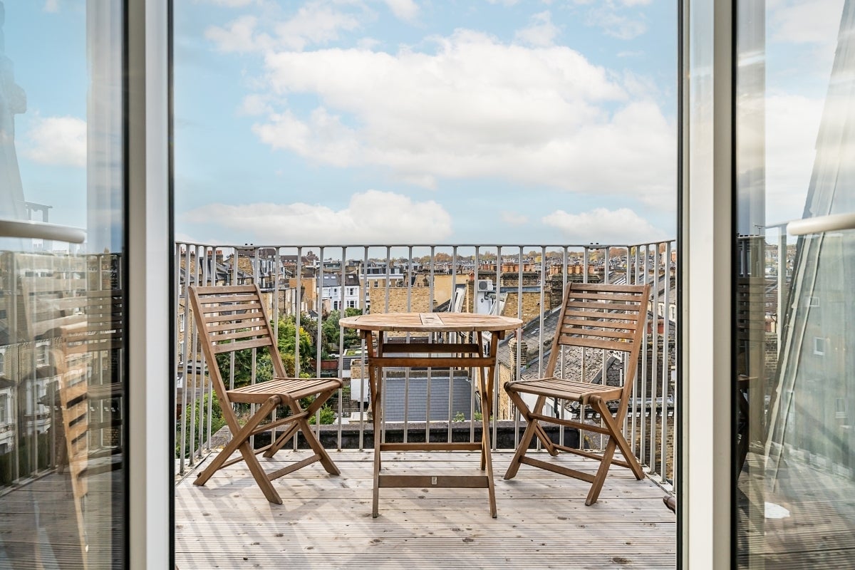 Flat Battersea Rise in Greater London