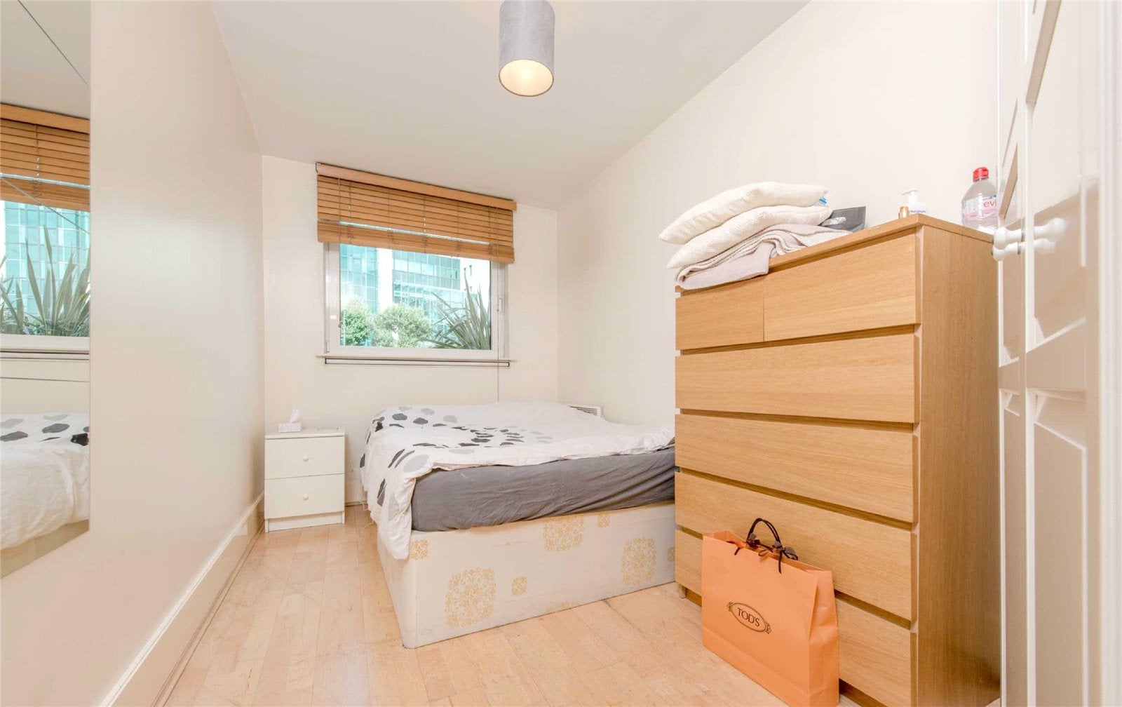Flat Bridgefoot in Greater London