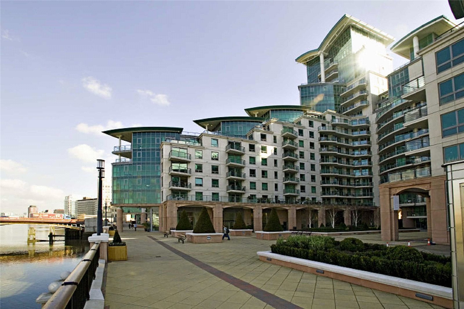 Flat Bridgefoot in Greater London